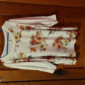 Mai Soli White Floral 3/4 Banded Sleeve Flare Blouse. Size 1X